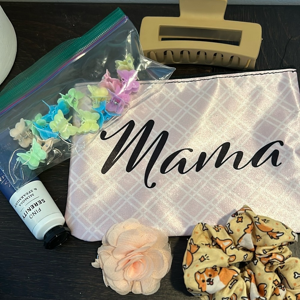 A cute gift for a mom! ( USED )